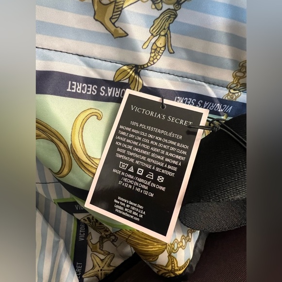 Victorias Secret Packable Blanket Nautical Beach
Picnic Blanket Size 52X57 VS - Picture 8 of 16